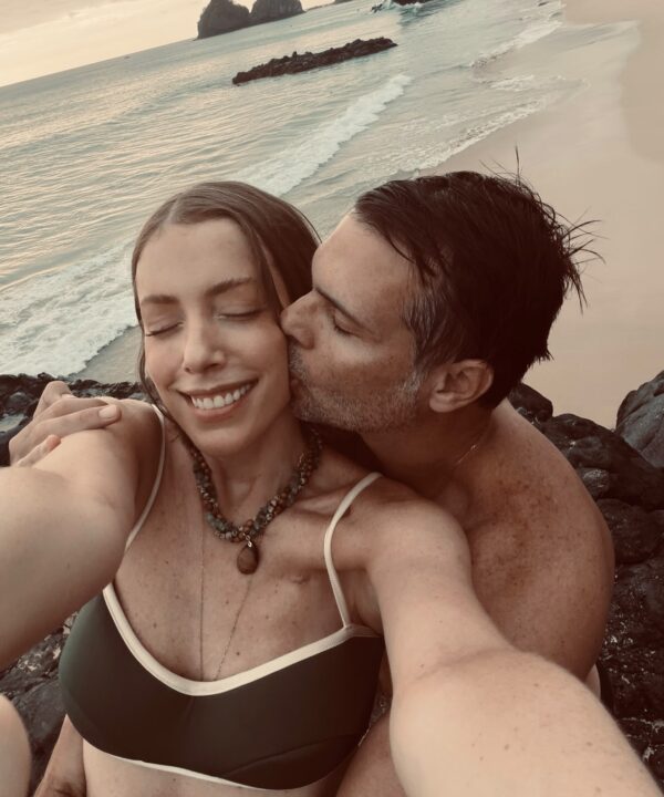 Após golpe, Fabiana Justus curte mini lua de mel em Fernando de Noronha com o marido