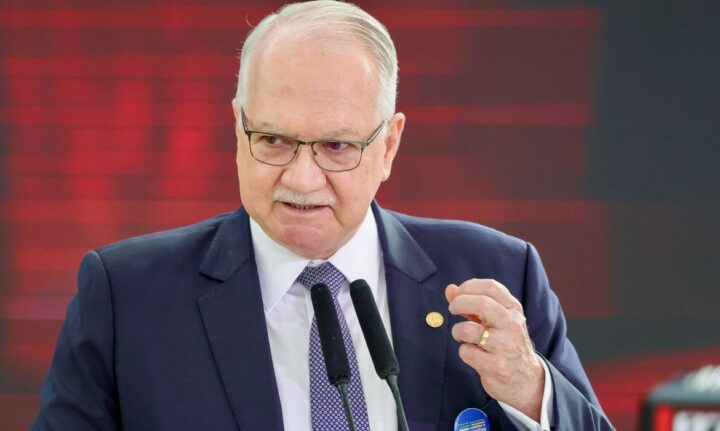Fachin dá prazo para Mendonça e Gonet se manifestarem sobre acusações de Moraes