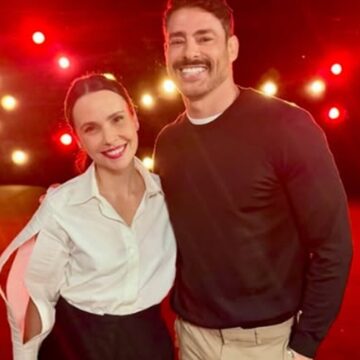 Jorginho e Nina estão de volta? Cauã Reymond e Débora Falabella posam juntos e comemoram parceria em ‘Avenida Brasil 2’