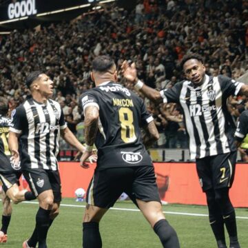 Análise: Pressão inicial e ousadia de Domínguez desmontam vantagem do Santos na virada do Atlético-MG na Sul-Americana