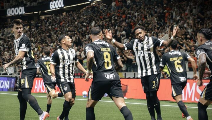 Análise: Pressão inicial e ousadia de Domínguez desmontam vantagem do Santos na virada do Atlético-MG na Sul-Americana