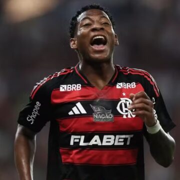 Atacante do Flamengo retorna ao clube após time russo rejeitá-lo por reprovação em exames médicos