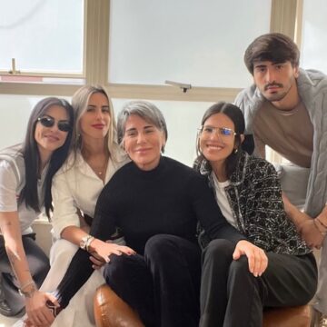Glória Pires posta foto rara ao lado dos quatro filhos; veja imagem