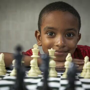 Menino de 10 anos com altas habilidades participa de encontro nacional em Salvador