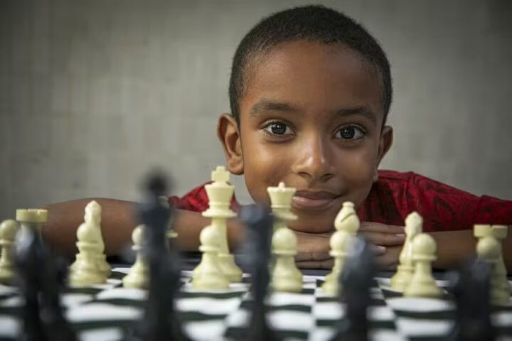 Menino de 10 anos com altas habilidades participa de encontro nacional em Salvador