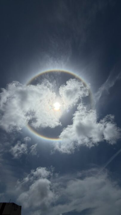 Anel ao redor do Sol chama atenção em Salvador nesta sexta-feira (25); entenda o fenômeno