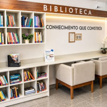 Hospital em Salvador cria biblioteca com mais de 150 livros doados por colaboradores