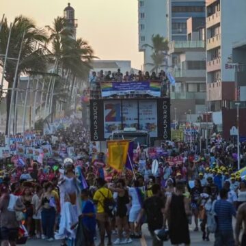 Parada LGBT+ Bahia reúne 13 trios elétricos neste domingo (6) em Salvador; confira programação