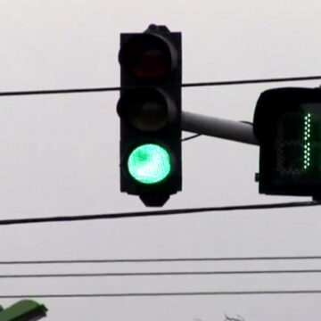 Semáforos com radar poderão ter que mostrar contagem regressiva antes da multa
