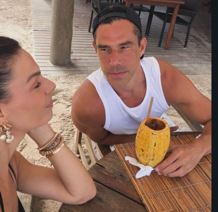 Isis Valverde e Marcus Buaiz aproveitam dias de folga em Itacaré