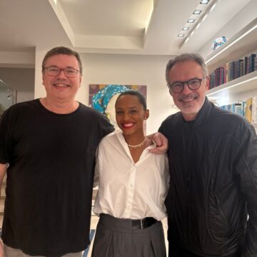 Jéssica Ellen posa ao lado de autor e diretor de ‘Avenida Brasil 2’: ‘Me sinto pronta’