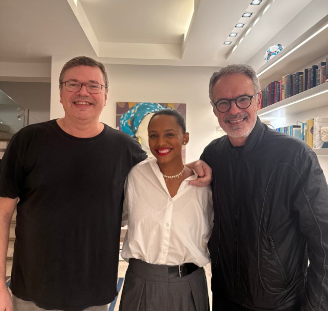 Jéssica Ellen posa ao lado de autor e diretor de ‘Avenida Brasil 2’: ‘Me sinto pronta’