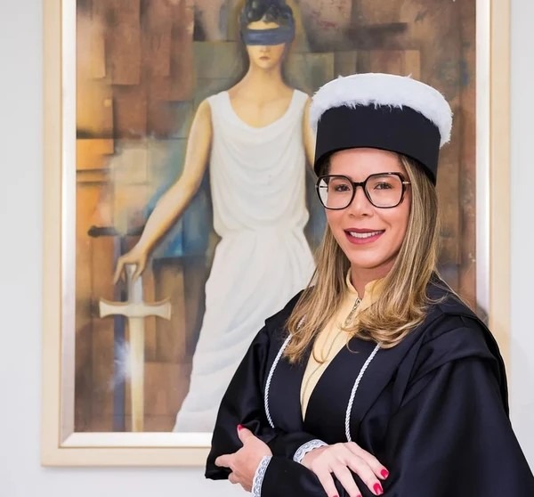 Baiana que trabalhou como doméstica e passou fome se torna juíza após conquistar 1º lugar em concurso