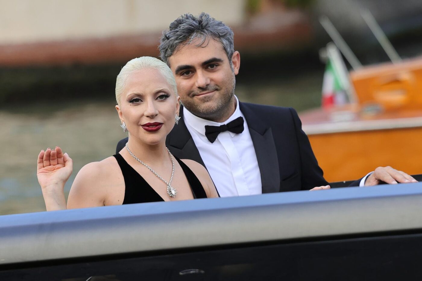 Aos 40 anos, Lady Gaga se torna mãe pela primeira vez