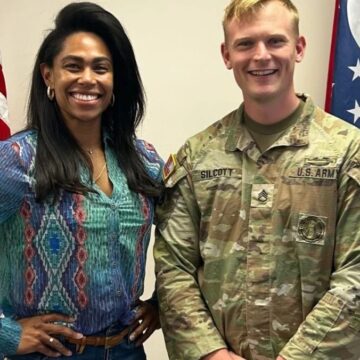 Aos 39 anos, ex-apresentadora da TV Aratu surpreende ao se alistar no Exército dos EUA
