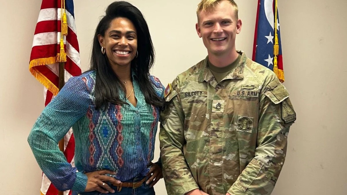 Aos 39 anos, ex-apresentadora da TV Aratu surpreende ao se alistar no Exército dos EUA