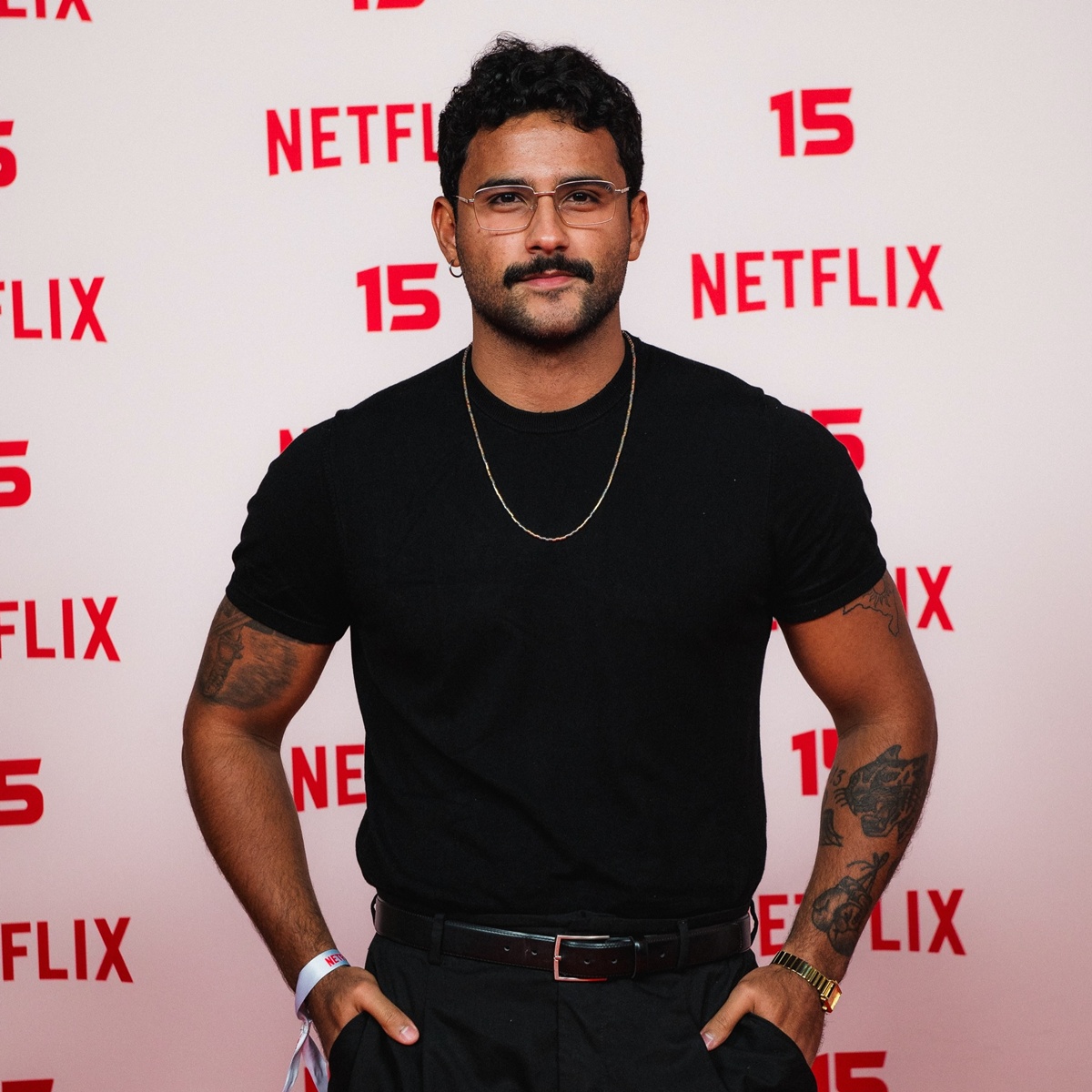 Ex-BBB Lucas Pizane prestigia festa de 15 anos da Netflix em SP; veja fotos