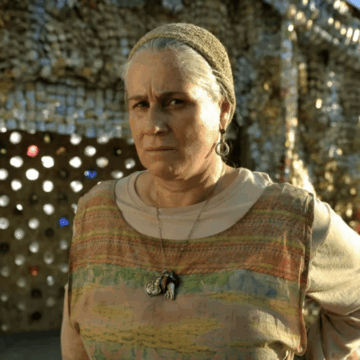 Aos 73 anos, atriz volta à Globo para viver personagem icônica em ‘Avenida Brasil 2’