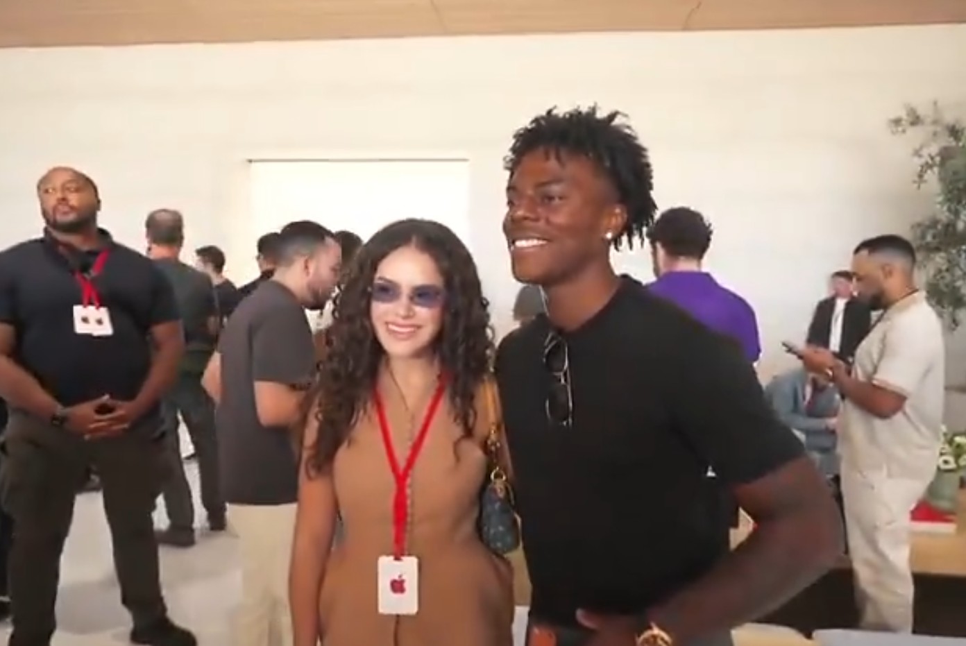 Maísa se encontra com IShowSpeed, maior streamer do mundo, em evento da Apple: ‘Você é quase brasileiro’