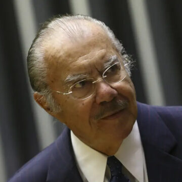 Aos 96 anos, José Sarney segue internado para tratar pneumonia; hospital atualiza estado de saúde