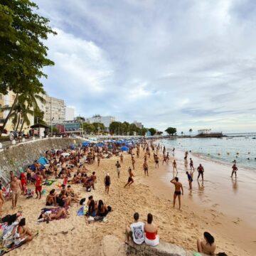 Veja como foi a primeira sexta-feira da primavera no Porto da Barra