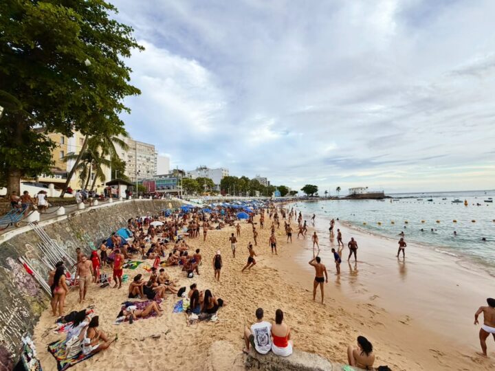 Vem, verão! Veja como foi a primeira sexta-feira da primavera no Porto da Barra