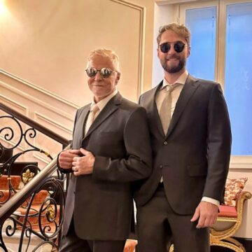 Miguel Falabella e namorado exibem look para casamento de amigos em Roma