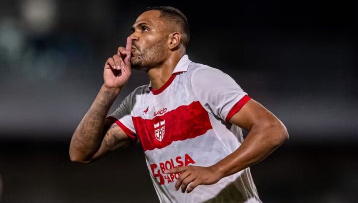 Atacante da Série B desbanca Pedro e Flaco como artilheiro do Brasil e desperta interesse em clubes da Série A
