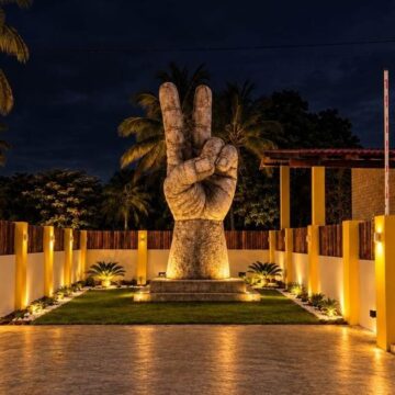 Novo ponto de parada: Sul da Bahia ganha monumento gigante para motociclistas