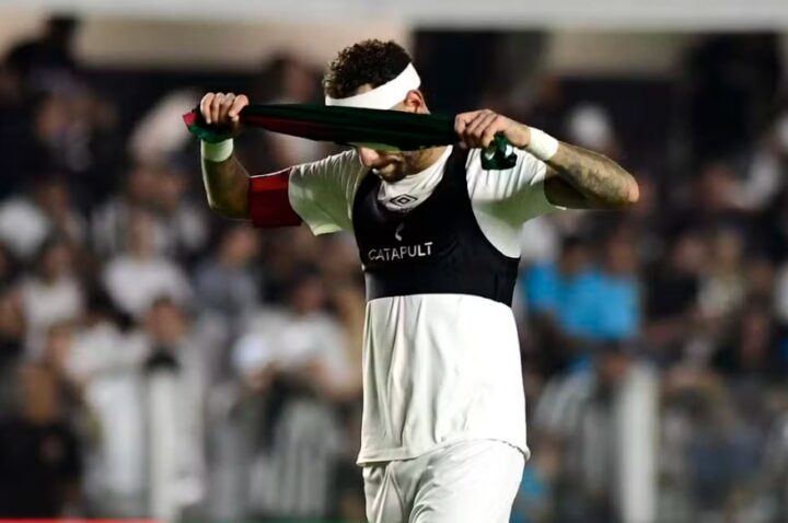 Neymar se lesiona em jogo contra o Palmeiras e pode desfalcar o Santos pelos próximos meses