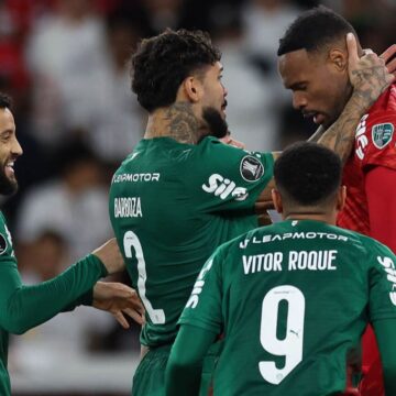 Análise: Palmeiras controla a LDU, cede espaço na área no fim e sobrevive nos pênaltis pela Libertadores