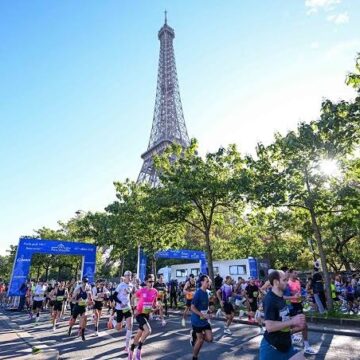 Paris-Versailles reúne 25 mil corredores em corrida entre a Torre Eiffel e o Castelo de Versalhes