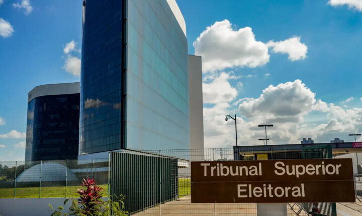 TSE julga decisão sobre publicações envolvendo Nossa Senhora Aparecida e Flavio Bolsonaro