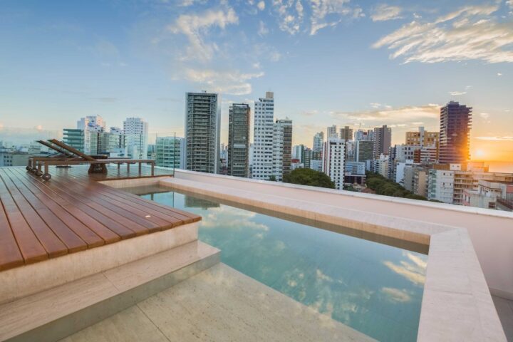 Hotelaria de Salvador registra ocupação de 64% em agosto, com maior movimento nos dias úteis
