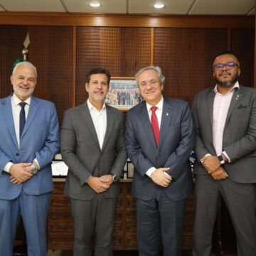 Reitor da UFBA se reúne com ministro da Educação em Brasília e apresenta demandas da universidade