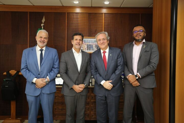 Reitor da UFBA se reúne com ministro da Educação em Brasília e apresenta demandas da universidade