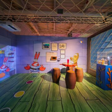 Exposição de Bob Esponja com mais de 50 itens é prorrogada em shopping de Salvador; saiba até quando
