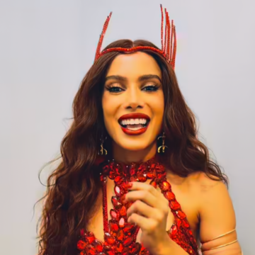 “A rainha chegou”, diz Anitta antes da coroação na Grande Rio