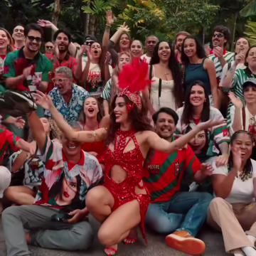 Em dia especial, Anitta aparece ao lado de Danilo Mesquita antes de coroação na Grande Rio