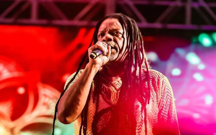 Lazinho, do Olodum, recebe mensagens de apoio após morte do filho aos 39 anos: “Notícia devastadora”