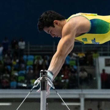 Arthur Nory conquista ouro na disputa da barra fixa da Copa do Mundo de Ginástica Artística na Hungria