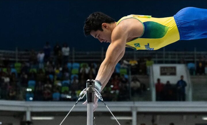 Arthur Nory conquista ouro na disputa da barra fixa da Copa do Mundo de Ginástica Artística na Hungria