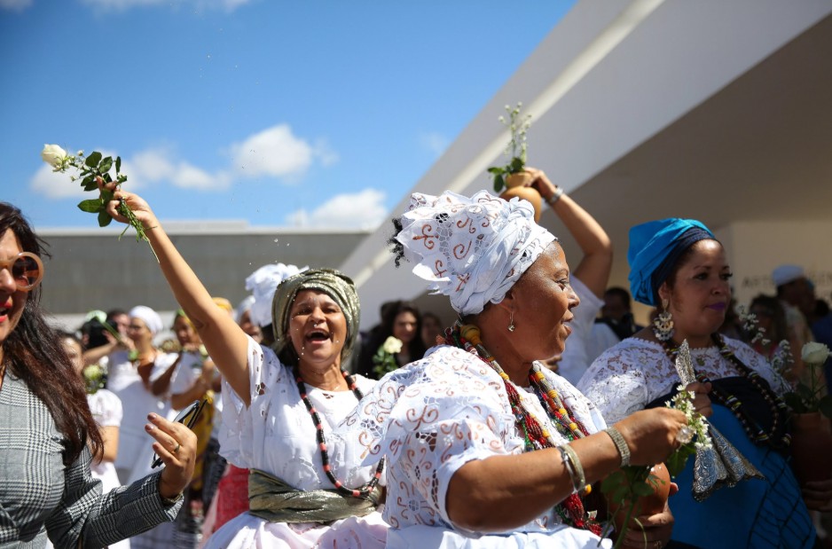 Ateus e praticantes de religiões de origem afro triplicam de tamanho, segundo novos dados do Censo 2022