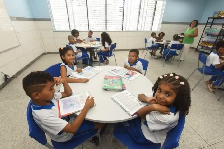 Salvador antecipa feriado escolar do Dia do Professor e alunos terão quatro dias de folga
