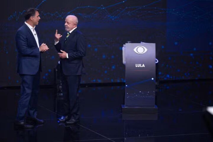 Quaest: Flávio Bolsonaro tem 45%, e Lula aparece com 44% a quatro dias da eleição