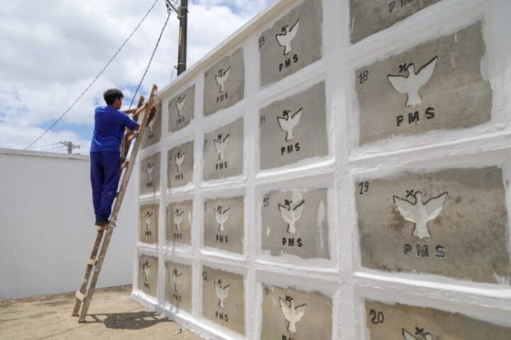 Salvador intensifica limpeza dos cemitérios públicos e divulga funcionamento para o Dia de Finados