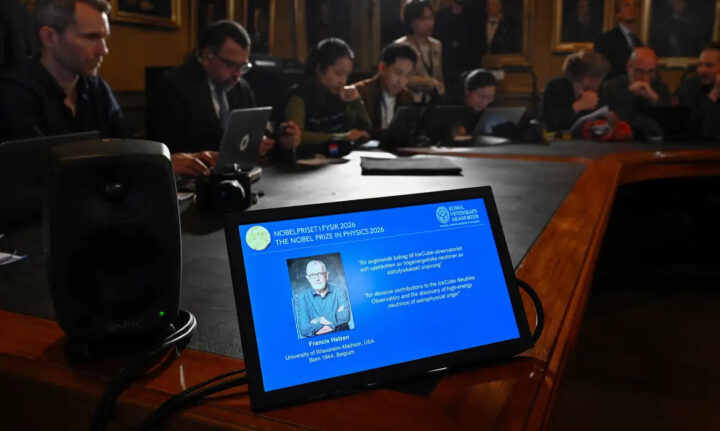 Aos 82 anos, cientista belga que descobriu menor partícula do universo recebe Nobel da Física