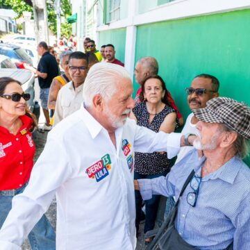 Jaques Wagner vota em Salvador e comenta cenário das eleições na Bahia