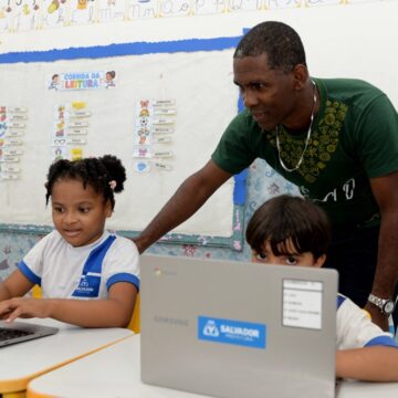 Dia do Professor: educadores de Salvador transformam a paixão pela literatura em aprendizado