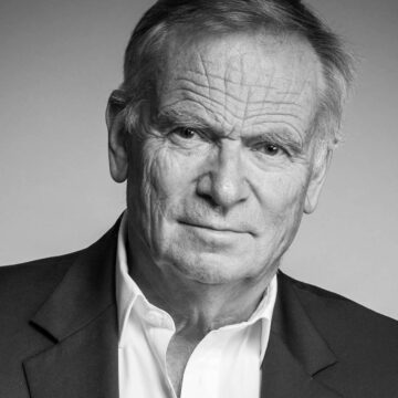 Morre aos 86 anos Jeffrey Archer, escritor e político britânico